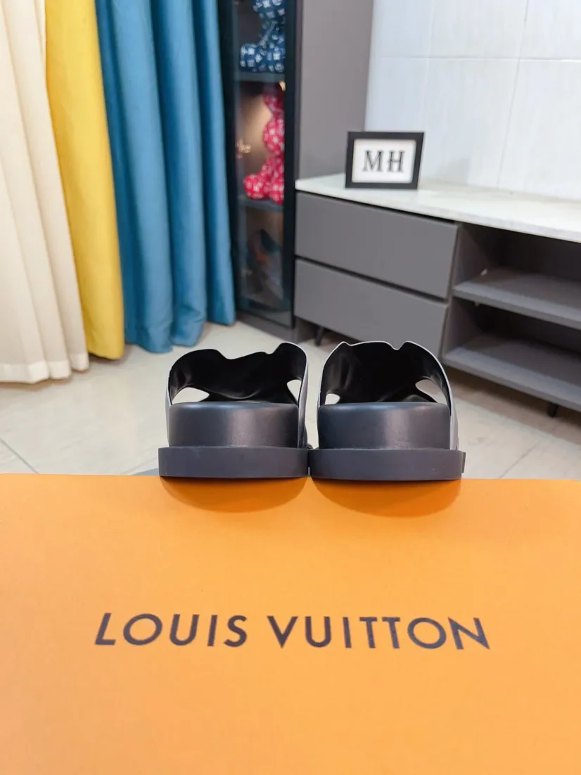Men's shoes💰300🌹🌹【LV】Multi-color new men's slippers, original top quality version, original special cowhide cross pattern➕sheepskin inside and side, non-slip combined sole, more stable walking, more comfortable and lightweight, high-end and generous, size: 38~44
